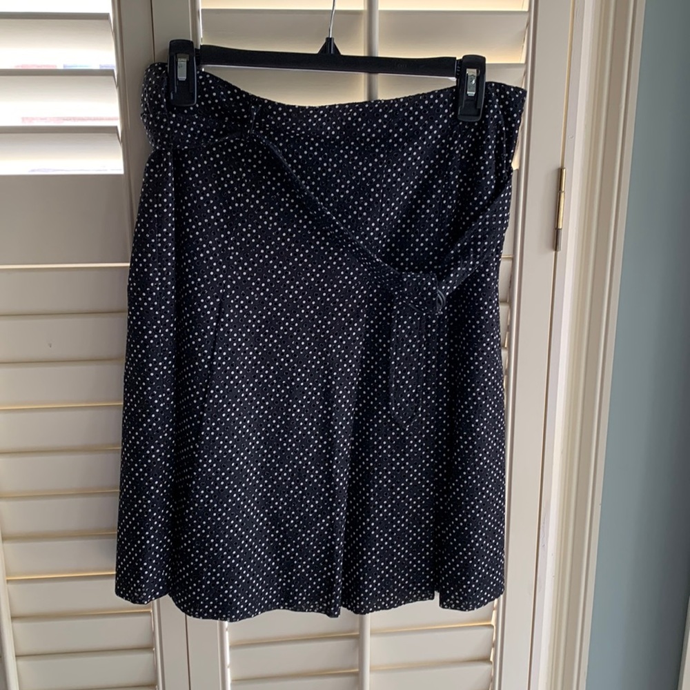 Black and white Akris Punto skirt size 8.